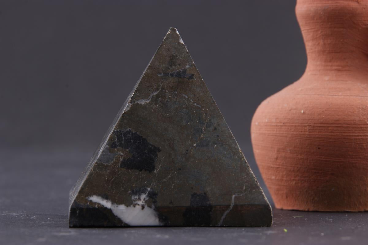 SERTİFİKALI Prit  Orjinal ( Taşlar) Doğaltaş Piramit 5x5 cm D017