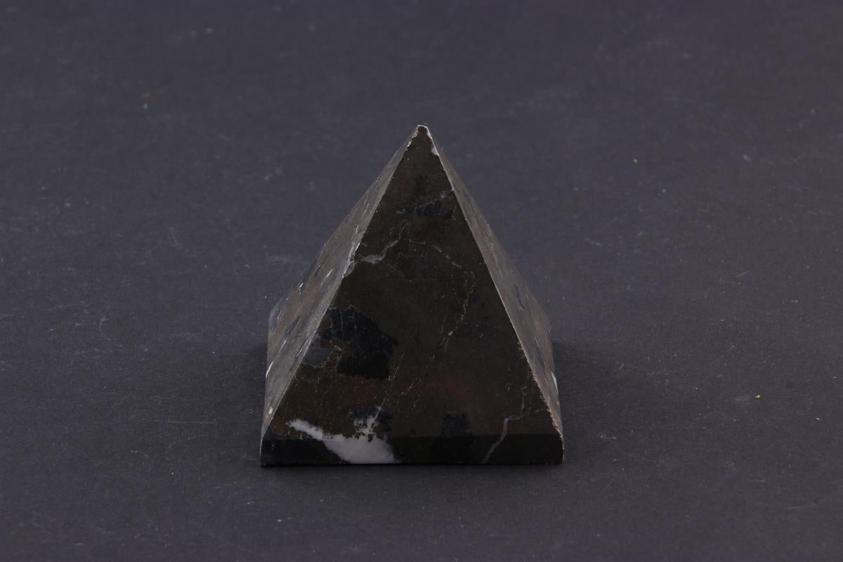 SERTİFİKALI Pirit  Orjinal ( Taşlar) Doğaltaş Piramit 5x5 cm D017