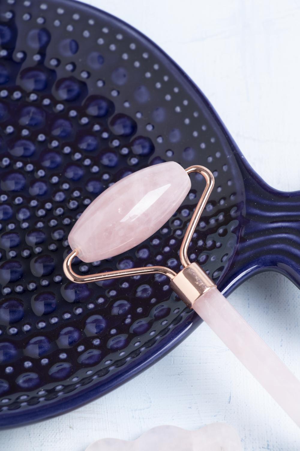 Pembe Kuvars Taşı Masaj Takımı - Roller ve Gua Sha Kaz Ayaklı Set