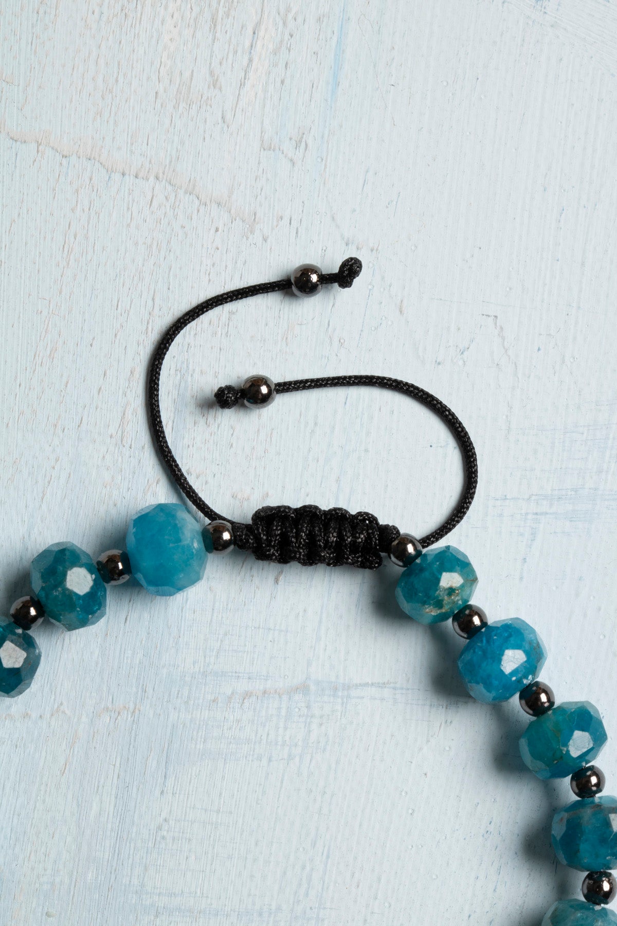 Sertifikalı Doğal Apatit ve Hematit Taşlı Ayarlanabilir Bileklik – İlham &amp; Netlik