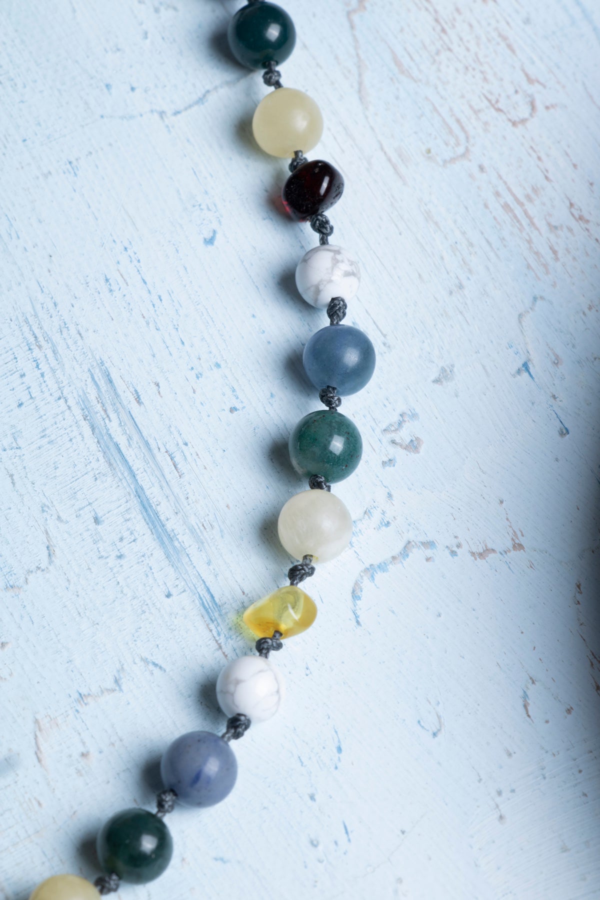 Sertifikalı Doğal Taş Bebek Kolyesi (Kalsit, Sodalit, Yeşil Akik, Kehribar, Havlit)