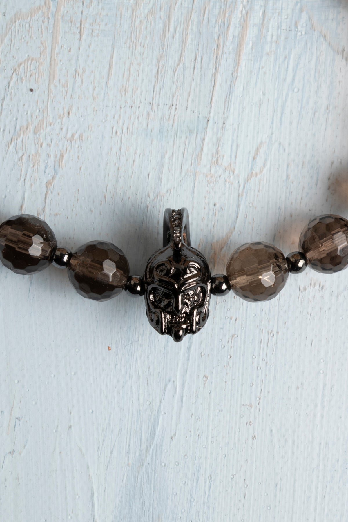 Sertifikalı Dumanlı Kuvars Bileklik – Koruyucu Mask Charm ile Derin Denge