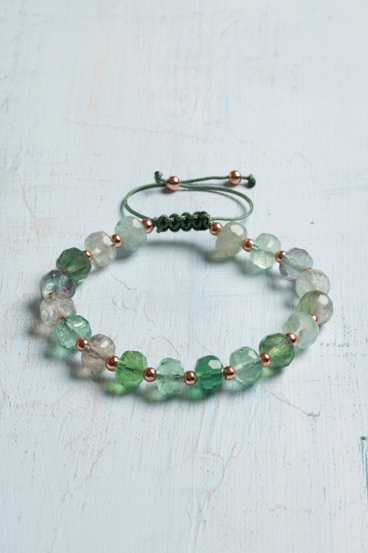 Sertifikalı Faset Kesim Florit &amp; Hematit Bileklik – Zihinsel Netlik, Enerji Dönüşümü ve Denge | Ayarlanabilir Makrome