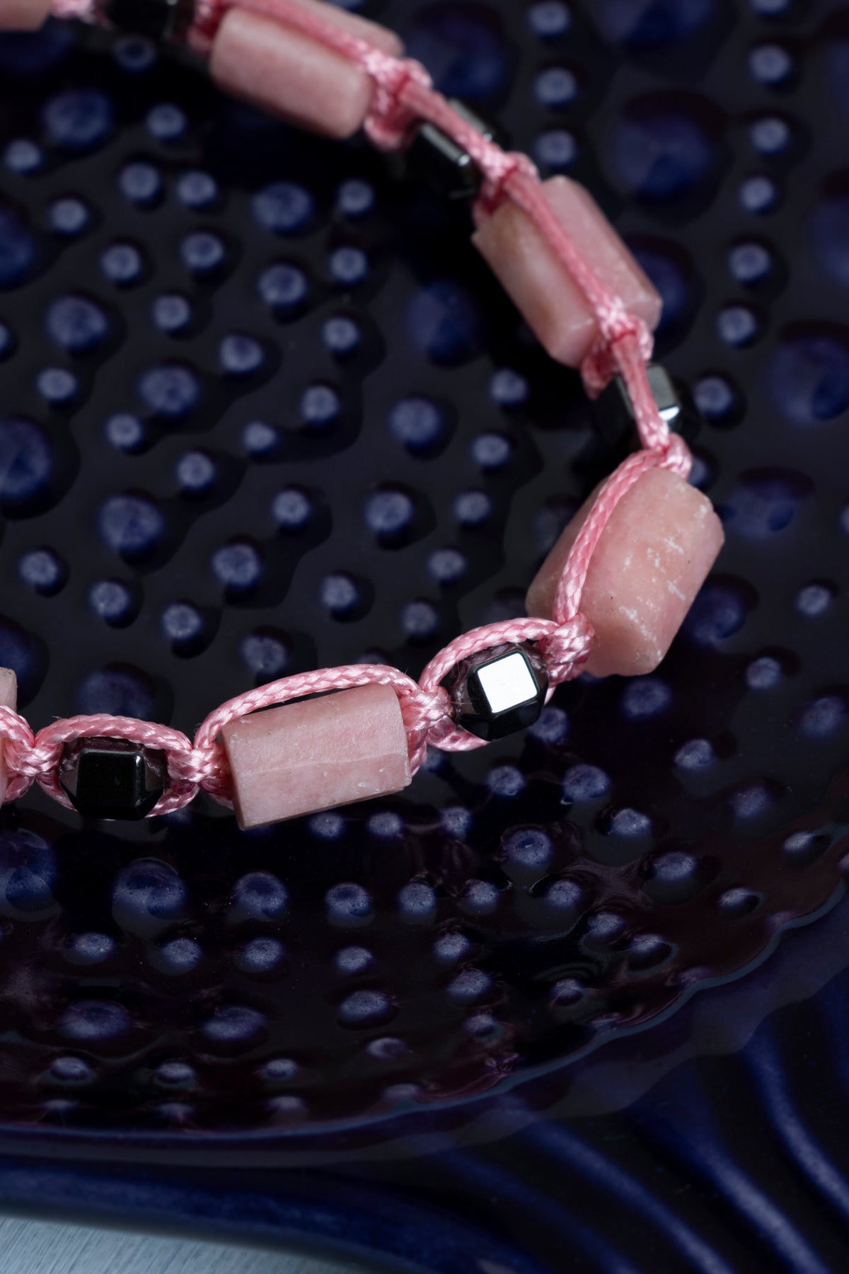 Sertifikalı Opal ve Hematit Taşlı Pembe Makrome Bileklik