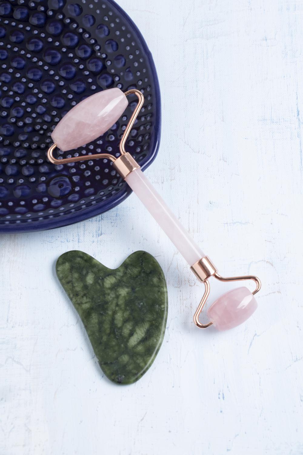 Sertifikalı Pembe Kuvars Roller &amp; Kalpli Yeşim Gua Sha