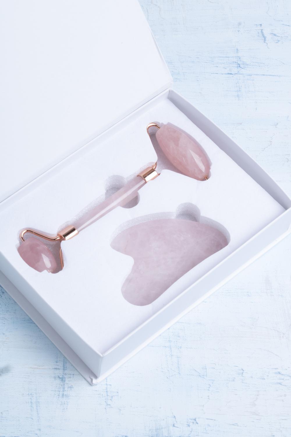 Sertifikalı Pembe Kuvars Taşı Masaj Takımı - Roller ve Gua Sha Kalpli Set