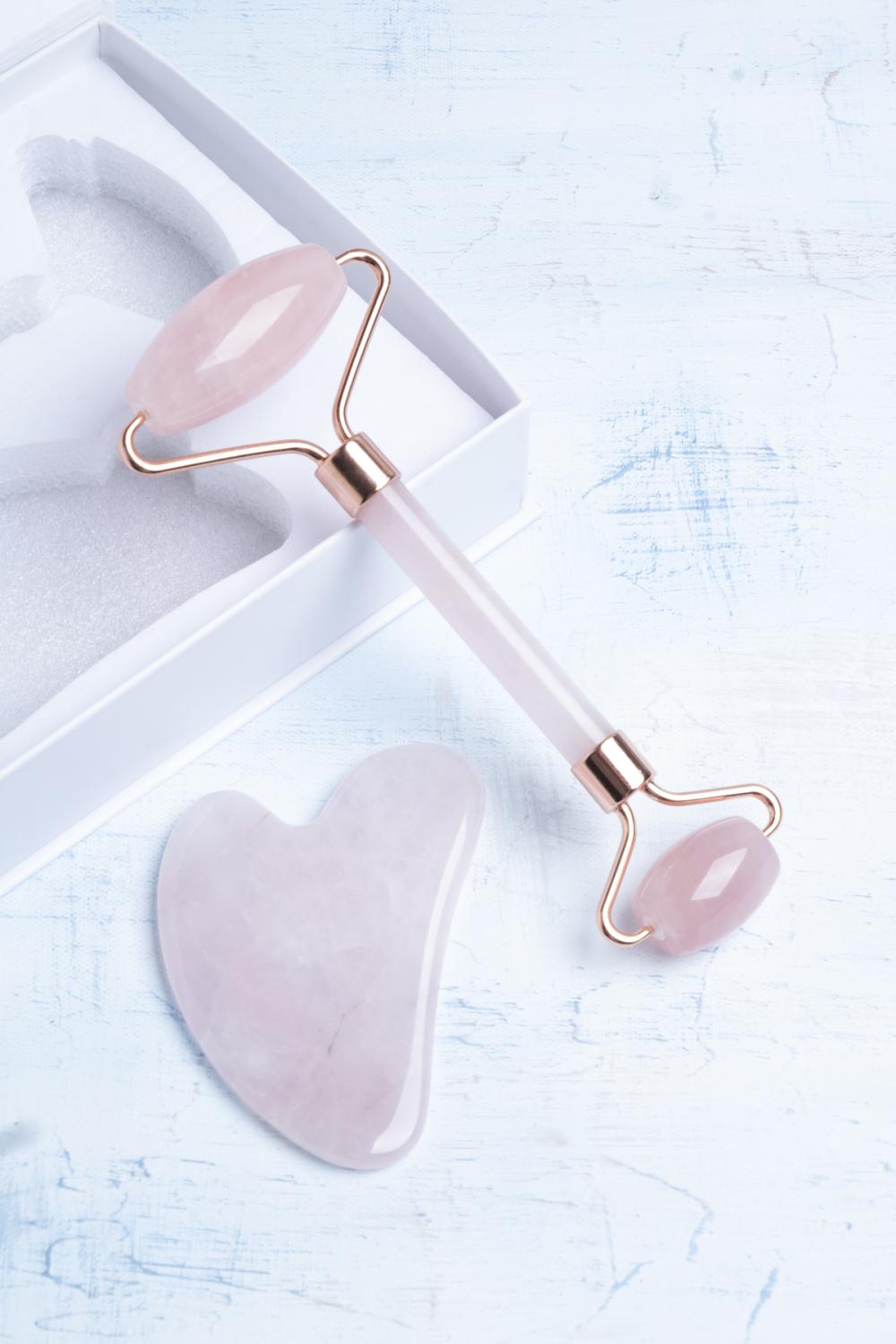 Sertifikalı Pembe Kuvars Taşı Masaj Takımı - Roller ve Gua Sha Kalpli Set