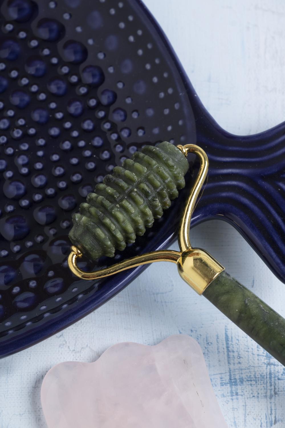 Sertifikalı Yeşim Roller &amp; Pembe Kuvars Kaz Ayaklı Gua Sha