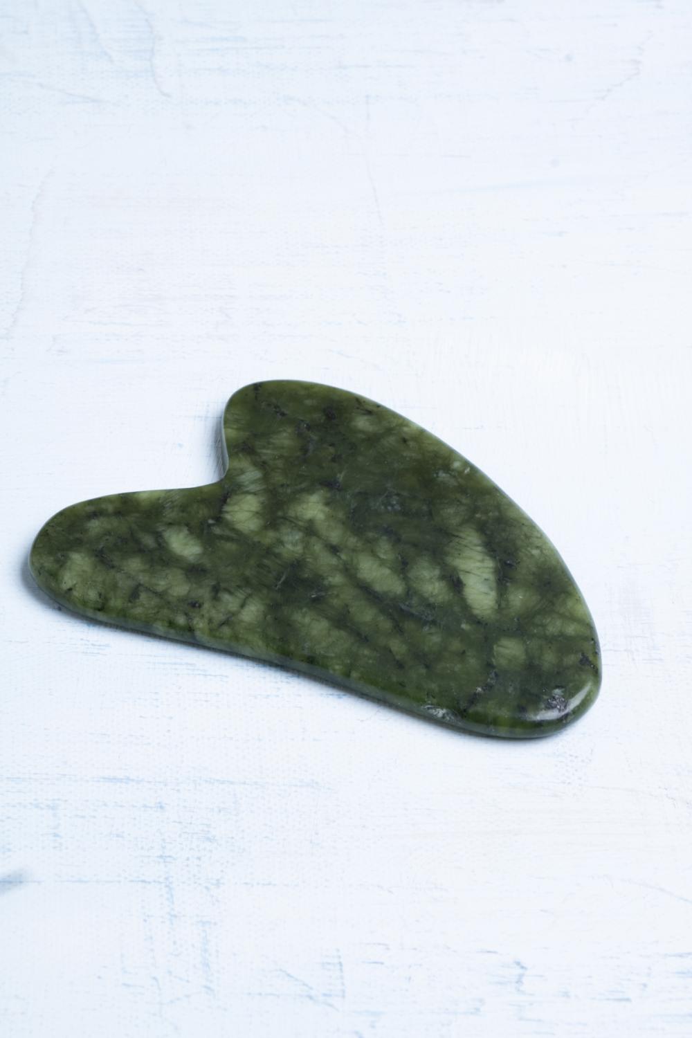 Yeşim Taşı Gua Sha Yüz Masaj Taşı Kalpli